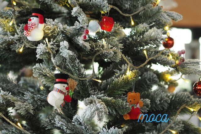 クリスマスツリーはいつから飾るのが正解？